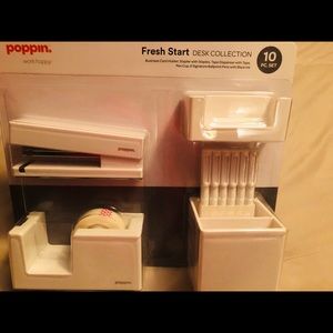 Desk accessories set